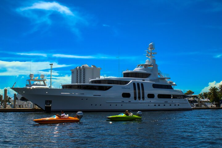 Ft. Lauderdale Mini Powerboat Rental. Canal, Yacht, Mansion Tour
